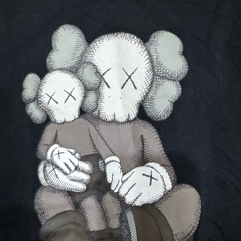 Kaws x Uniqlo Boy’s Black Crew Neck T-Shirt - Picture 2 of 4